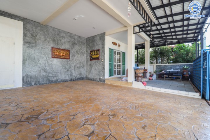 *****บ้านเดี่ยวมือสองย่านนนทบุรี ม.บางกอกการ์เด้นท์ กาญจนาภิเษก บนเนื้อที่ 51 ตร.ว. ฟังก์ชันครบจัดเต็ม 3 ห้องนอน 3 ห้องน้ำ จอดรถ 2 คัน บ้านสวยพร้อมอยู่ บรรยากาศร่มรื่น สงบ บนทำเลที่ดี เดินทางสะดวก ใกล้เซ็นทรัลเวสต์เกต และทางด่วนศรีรัช เพียงไม่กี่นาถึงถึง รถไฟฟ้าสถานี "ตลาดบางใหญ่" พร้อมราคาสุดพิเศษ!